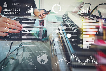 设计师手与数字平板电脑和笔记本电脑一起工作商务技术科学绩效界面互联网办公室屏幕指标教育图片