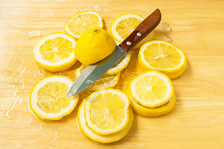 黄柠檬切片化成一片冰冷的碎块热带水果收藏饮食黄色白色茶点健康香橼食物图片