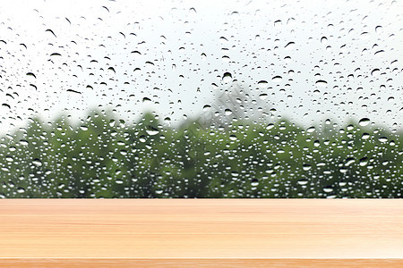 雨滴窗玻璃清新背景上的木板 雨滴飞溅背景上的空木桌地板 水雨清新墙背景上的空木桌板展示广告甲板木头产品下雨气泡反射海报窗户图片