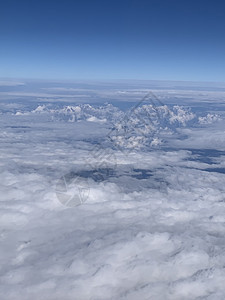 飞机的风景 飞越山地地区上空空气地球乘客航班假期阴影全景天线运输航空图片