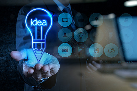 商务人士手绘灯泡与新的计算机接口想像力思维头脑工作战略电脑创造力团队活力人士图片