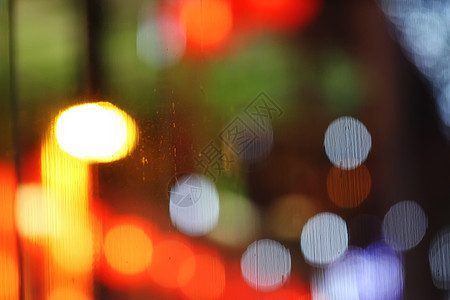 玻璃背景上反射的抽象模糊散景派对庆典假期墙纸辉光圆圈图片