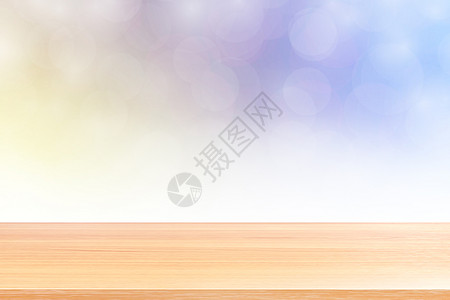 模糊散景柔和紫色渐变背景上的空木桌地板 紫色散景彩色光罩上空的木板 横幅广告产品的彩色散景灯渐变软坡度橙子金子桌子柜台蓝色彩虹甲图片