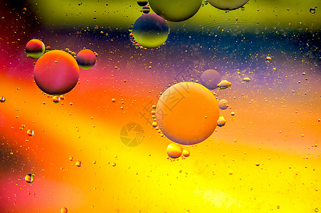 摘要七彩水与油液体气泡美丽圆圈彩虹飞沫图片