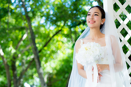 早上在户外的亚洲新娘幸福女孩成人女士白色花束女性裙子庆典图片