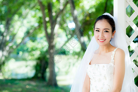 早上在户外的亚洲新娘幸福裙子女孩成人白色女士庆典女性图片