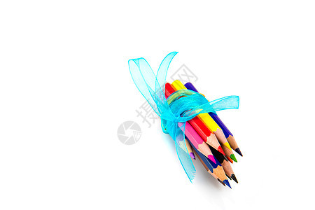 孤立在白色背景上的五颜六色的铅笔 学习用品框架教育创造力蓝色学校工作室孩子团体艺术彩虹图片