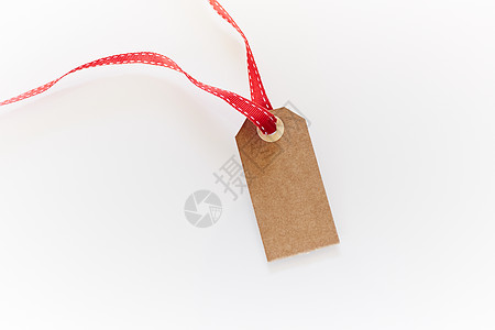 白色表面上孤立的纸标签邀请函包装价格细绳纸板价钱绳索棕色回收缠绕图片