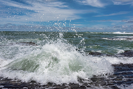 海浪坠落在加勒的海滩上支撑旅游海洋碰撞海景蓝色阳光椰子天空假期图片