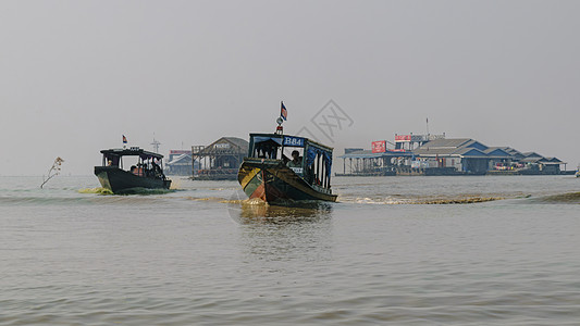Tonle Sap 浮水村的水客车图片