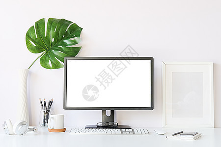工作空间服务台和膝上型计算机 复制空间和空白屏幕公司风格桌面设计师潮人装饰房间创造力电脑商业图片