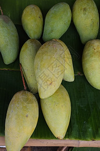 泰国市场新鲜芒果图片