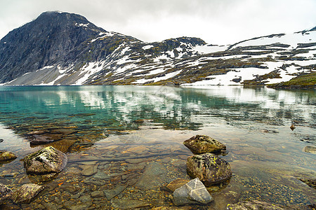 挪威美丽的自然景观 挪威美丽大自然荒野旅行高山全景岩石地标冒险湖泊季节薄雾图片
