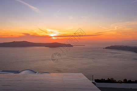 日落俯视卡路德拉和圣托里尼的海天空火山旅行建筑悬崖城市建筑学地标海景海岸线图片