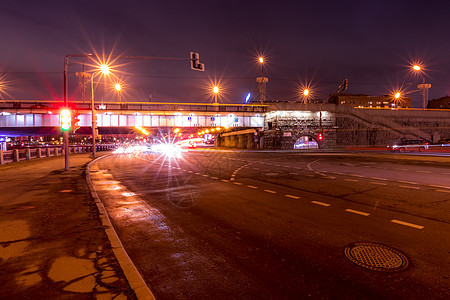 夜里在城市中闪亮的车行驶 莫斯科街道场景市中心天际交通景观汽车运动运输速度图片