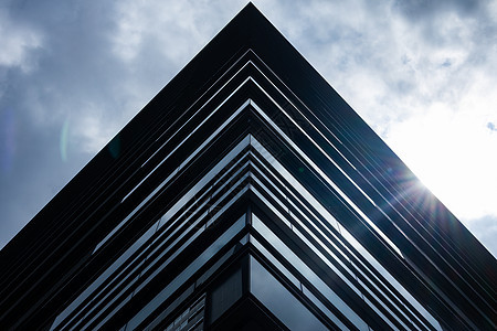 东京现代办公大楼 结构的直线线路 单位 美元窗户建筑技术反射工作镜子金属摩天大楼商业公司图片