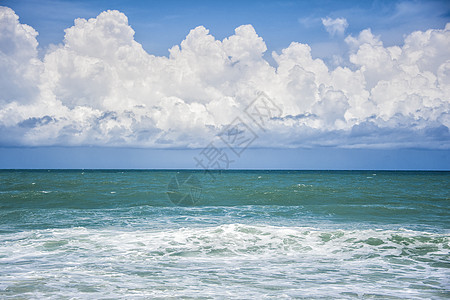 清夏时光海中美丽的波浪冲浪海岸线支撑热带天气蓝色阳光海岸天空海洋图片