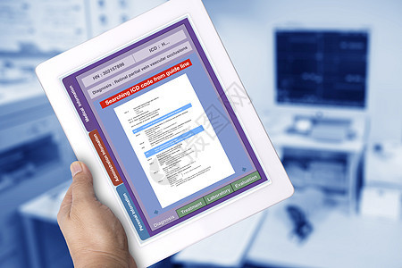 显示在屏幕上搜索的医疗记录代码的数字平板电脑图片