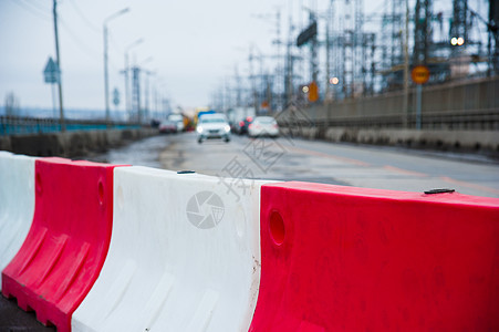 关于路障和红色安全屏障的橙色建筑灯 o工作工业城市危险路面运输黄色障碍维修橙子图片