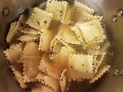 沸水 加罗维利面食物午餐烹饪金属沸腾图片