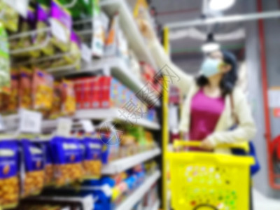 Corona病毒大流行病恐慌购买概念食物面具流感暴发女士家庭杂货杂货店经济资源图片