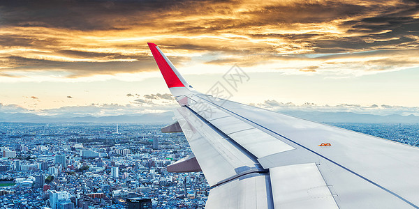 空机窗口中的日本城景视图城市天空假期商业全景气氛日落旅游引擎空气图片