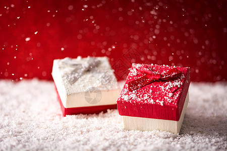 圣诞假期背景 带礼物盒和雪降雪愿望白色礼物雪花红色卡片庆典季节性丝带图片