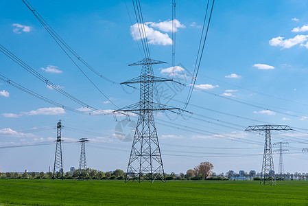 德国农村供电线路的电力供应线图片