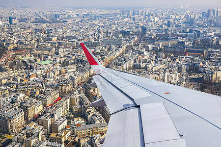 来自飞机窗口的  巴黎城市视图航天窗户空气航班旅游翅膀全景引擎假期景观图片