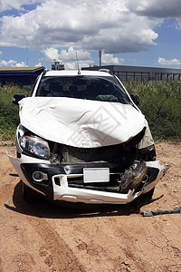 州际公路上的车祸撞车事故图片