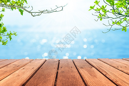 具有美丽海滩背景的旧木桌的精选焦点 用于展示您的产品桌子晴天木头椰子地平线甲板海浪墙纸旅游蓝色图片