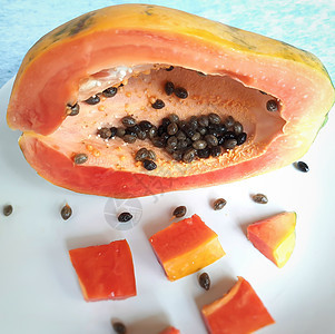 橙色新鲜木瓜保存在白色背景中 切块 富含纤维 维生素 C 和抗氧化剂 增强免疫力 对糖尿病患者和眼睛有益食物食品盘子营养饮食异国图片