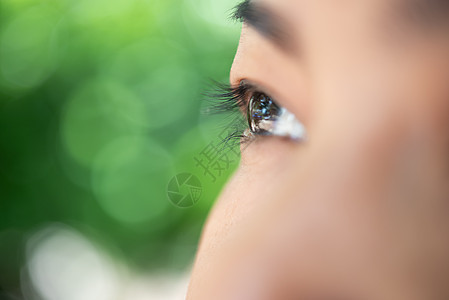 眼 眼眼球和女性概念愿景反射魅力角膜眼睛宏观化妆品纤毛女孩睫毛手表图片