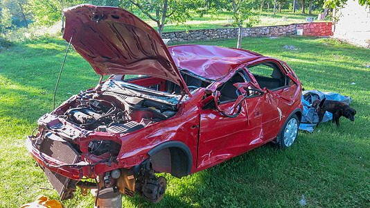 红车撞车背景 红色车祸破碎和崩塌图片