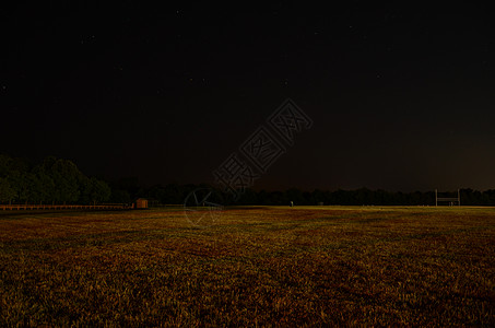 与来自美国弗吉尼亚州的星星一起在夜空中新西雅特观星星座彗尾天文学天文场地草地新智天空科学图片