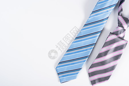 父亲节快乐的背景概念 蓝领带和粉色领带在白色背景上 复制文本空间孩子帽子爸爸蓝色桌子眼镜节日盒子家庭胡子图片