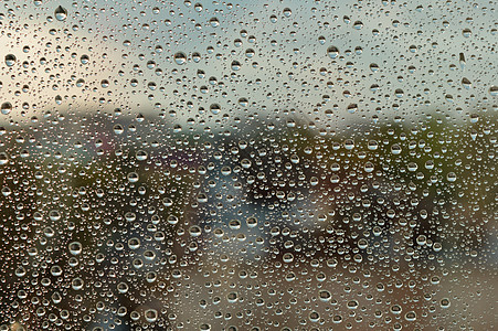 窗户下着雨 下雨天雨滴气泡液体天气玻璃灰色图片