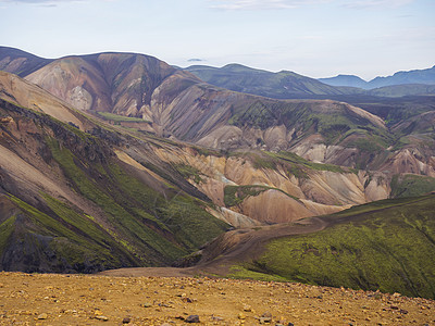 冰岛高地地区 Fjallabak 自然保护区地区彩色 Rhyolit 山全景与多色火山爬坡地热风景地质学自然旅行橙子喷气荒野岩石图片