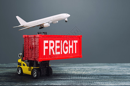 黄色叉车运载红色集装箱和货运飞机 国际运输物流基础设施 货物产品进出口 仓储 货物中转 空运图片