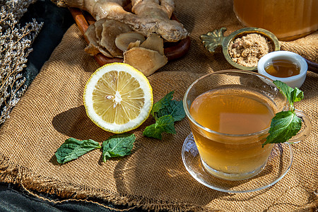 热姜汁加柠檬和薄荷 根和一片姜香气美食饮食烹饪玻璃蜂蜜香料蔬菜药品矿物图片