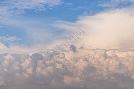 有云层背景的戏剧性天空空气农村场地地面日光生活天堂草地橙子太阳图片