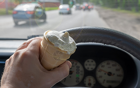 车司机手上的冰淇淋霜图片