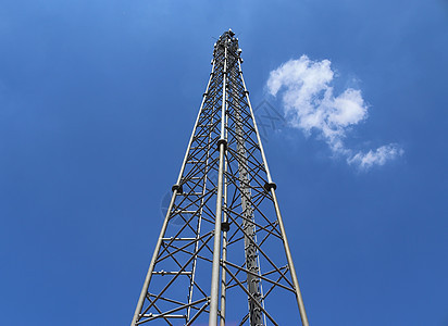 北部的电天线和通信发射塔金属建筑工业网络技术天空发射机力量电缆建造图片