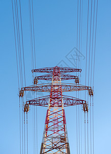 日落时大型发射塔电缆绝缘子网格电力传播电气金属技术活力天空图片