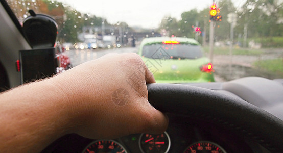 驾驶车 POV下雨旅行汽车观点车辆视角司机路线运输街道图片
