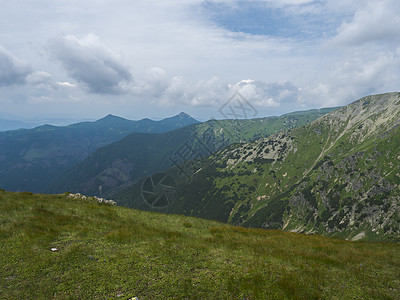 南罗哈斯斯洛伐克西塔特拉山脉山脊的青绿草 草地和露天山峰美丽的山区景观图片