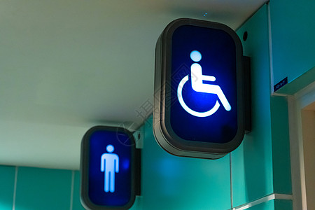 厕所入口处的信息标志 残疾人厕所图片