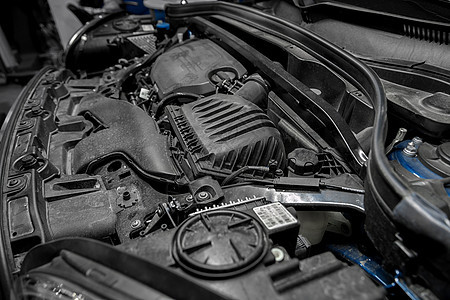 车头罩下汽车发动机的详细照片机械软管运输机器活力齿轮引擎燃料技术工程图片