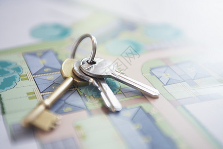 钥匙环 有三把钥匙 在建筑蓝图上贴近钥匙圈建筑学家园图片