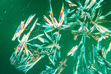 微微下两极光下的乙酰氨基硫酸晶体宏观止痛药柳树药物痛药水晶科学产物图片